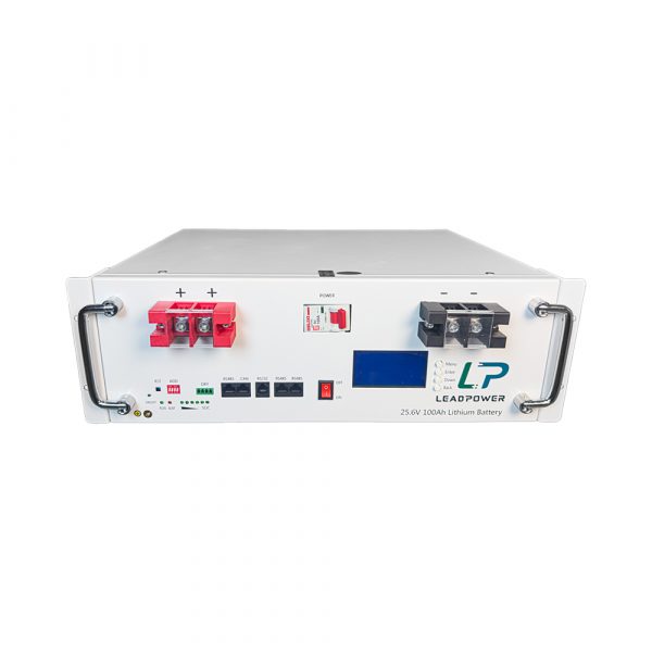 Bateria de litio 24V 100Ah para sistemas solares residenciales.